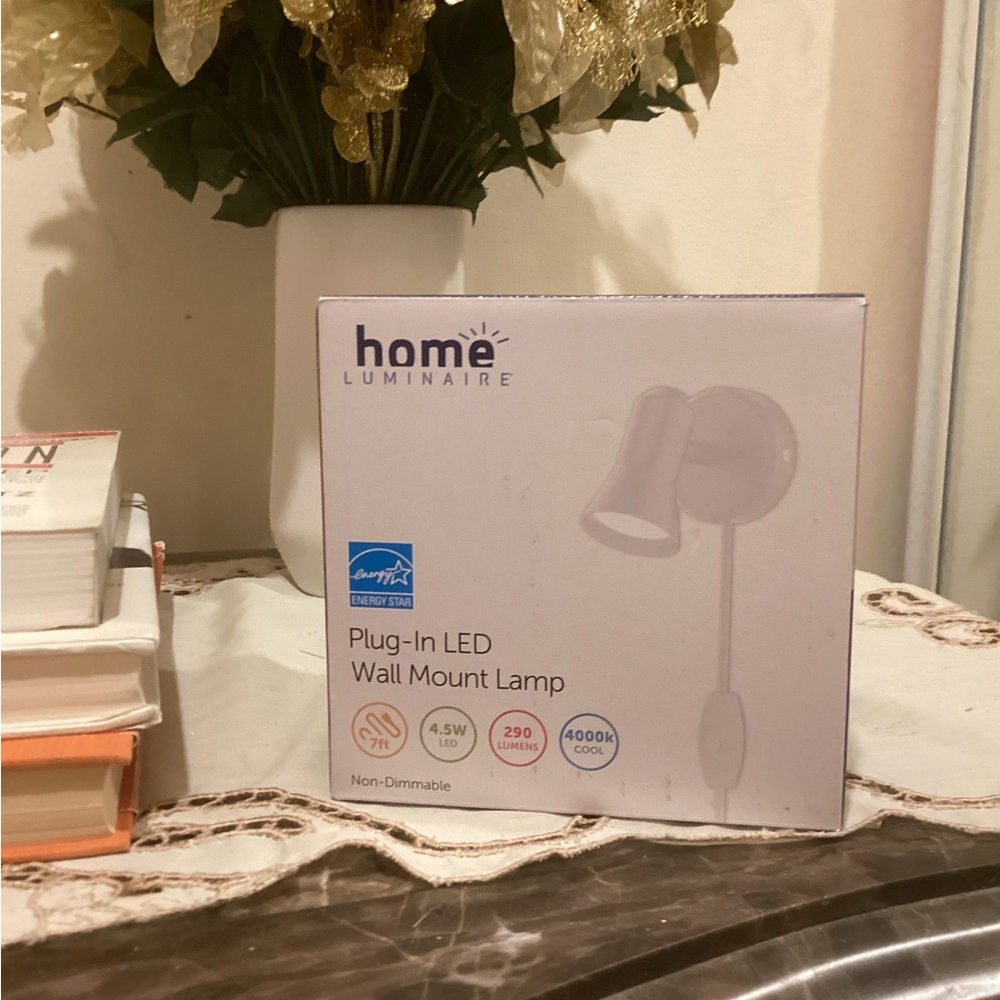 Home Luminaire Plug-In LED Wall Mount Lamp in White
